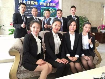 月入過(guò)萬(wàn)卻飽受爭(zhēng)議 職業(yè)中介服務(wù)背后的輿論困境