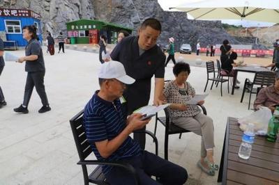 梨樹縣人民法院:普法到景區(qū) 服務游客送清涼