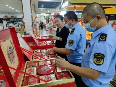 市市場(chǎng)監(jiān)管局開(kāi)展中秋節(jié)令食品經(jīng)營(yíng)安全專(zhuān)項(xiàng)檢查